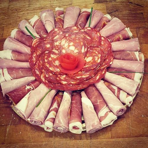 PLATEAU CHARCUTERIE POUR UNE RACLETTE