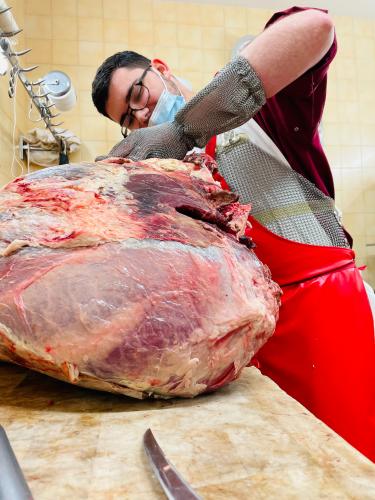 DESOSSAGE CUISSE DE BOEUF PAR  ENZO