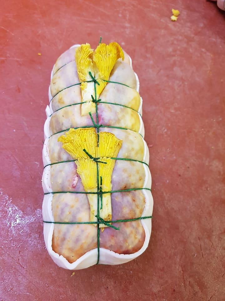 ROTI DE PINTADE AUX GIROLES